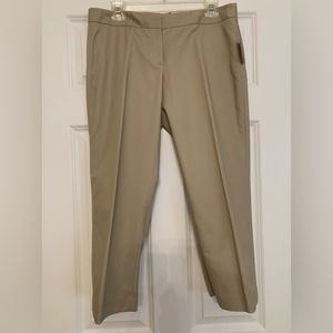 NWT Tahari Capri Pants